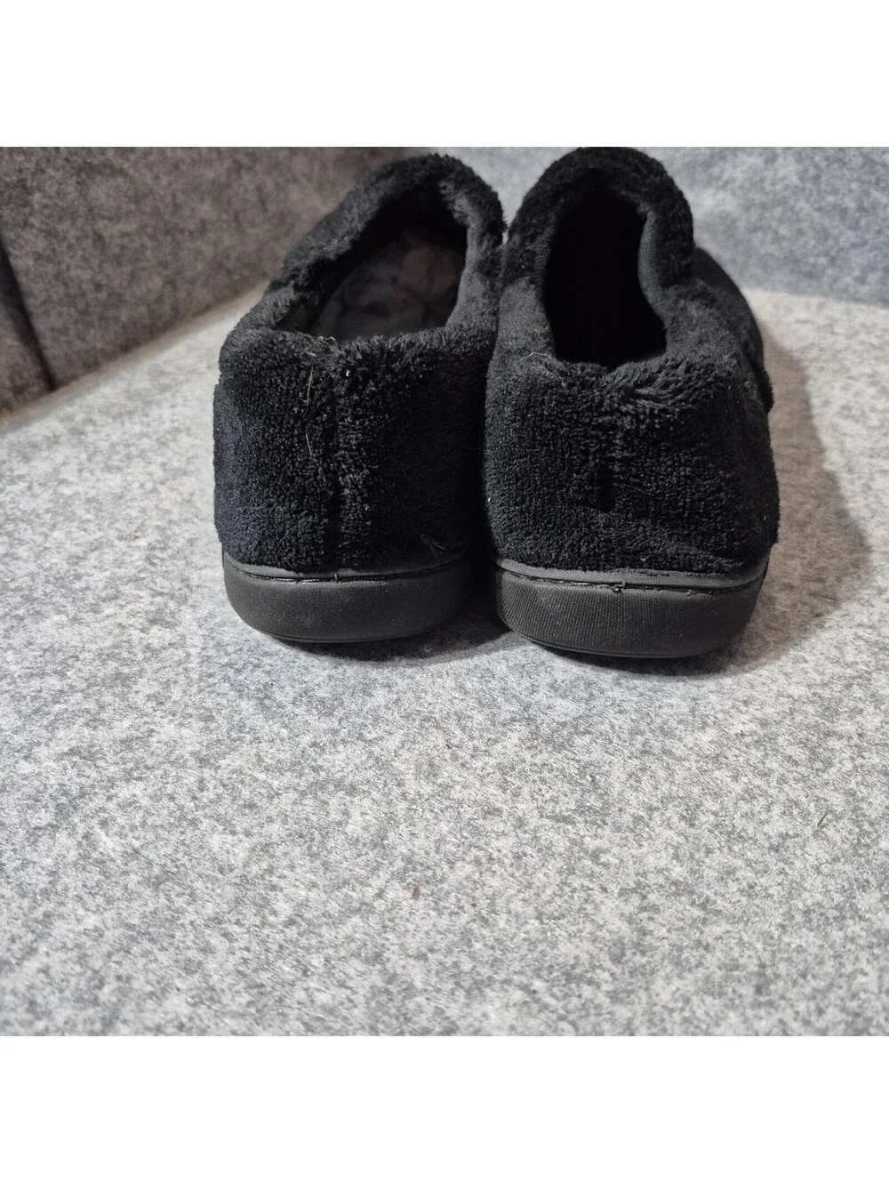 Isotoner Mens Slippers Size 9.5-10.5 Machine Washable